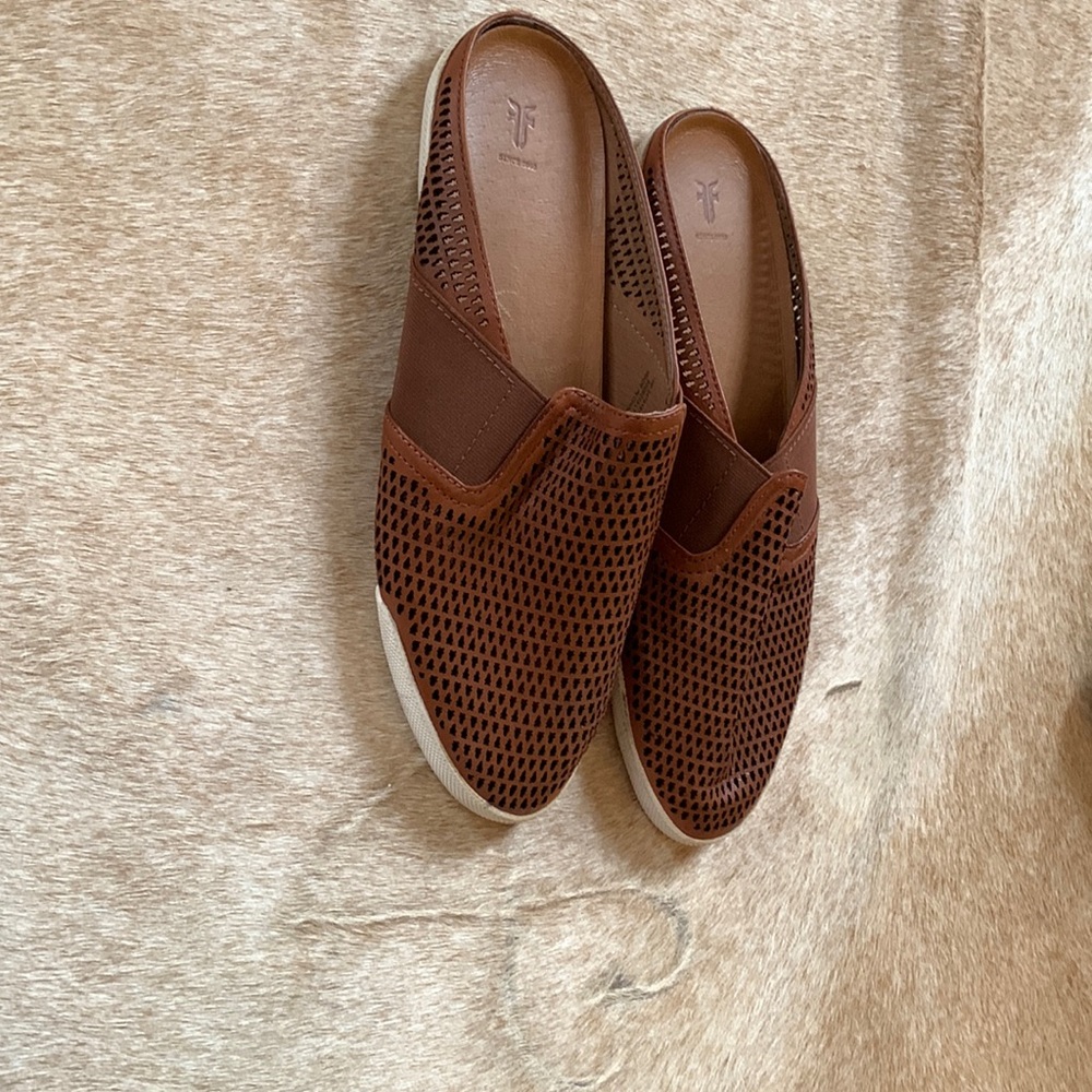 Frye Womens slip ons